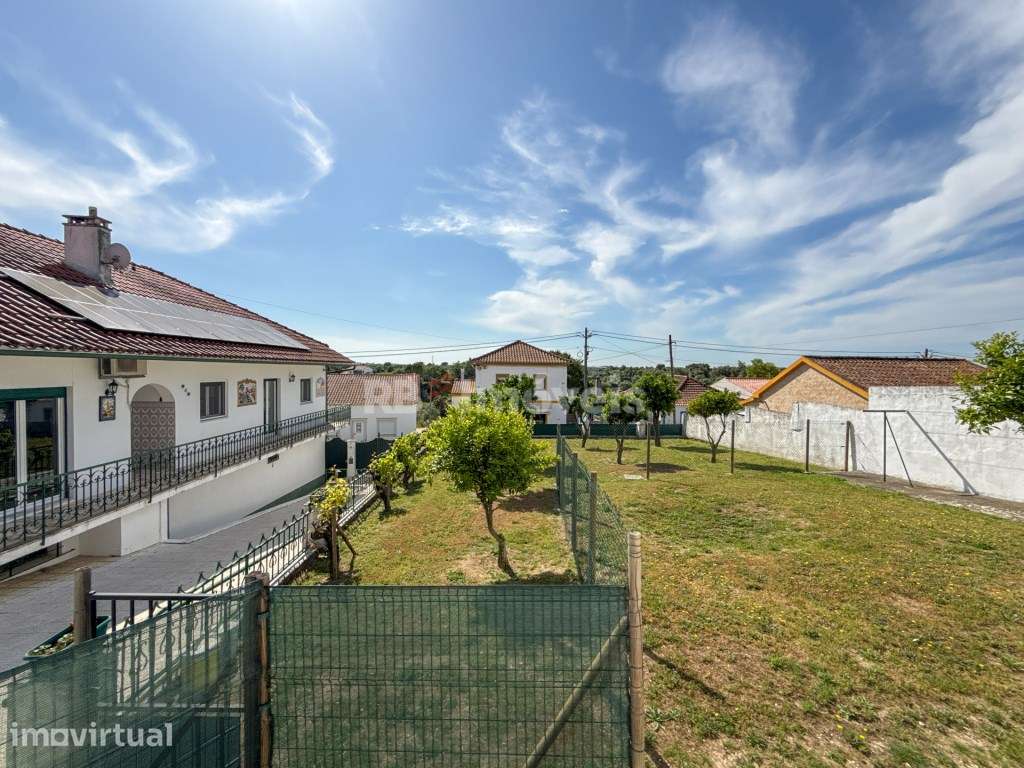 Moradia T5+1 com terreno, piscina e garagem em Delongo - Paialvo - Grande imagem: 3/60