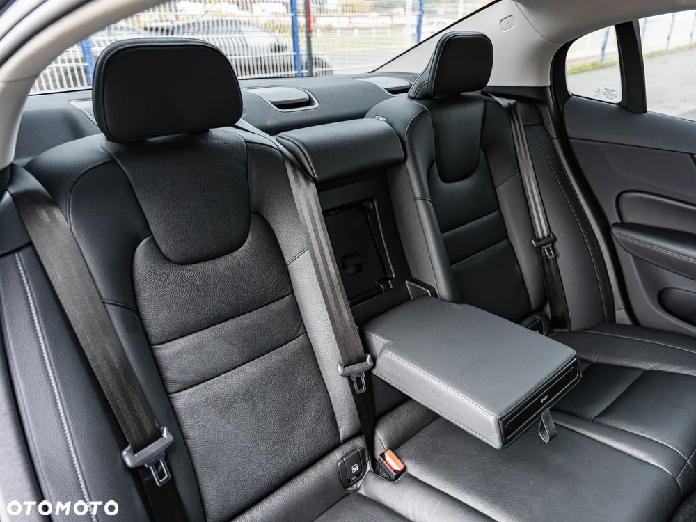 Volvo S60 B4 B DKG Plus Dark - 26