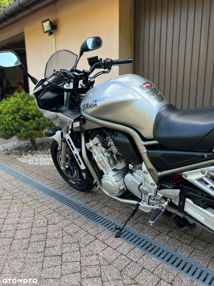 Yamaha FZS - 27