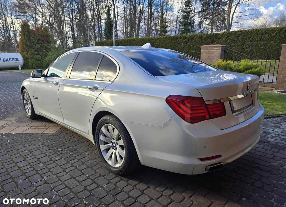 BMW Seria 7 740i - 4