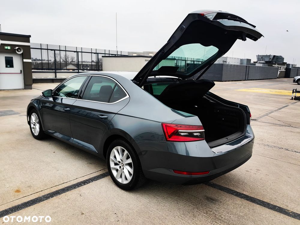 Skoda Superb 2.0 TDI SCR Sportline DSG - 8