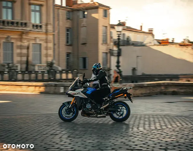 Suzuki GX - 4