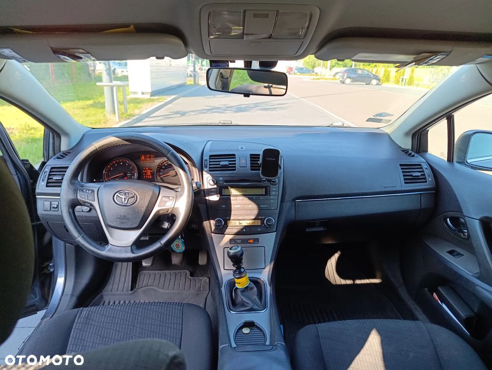 Toyota Avensis 1.8 Sol - 12