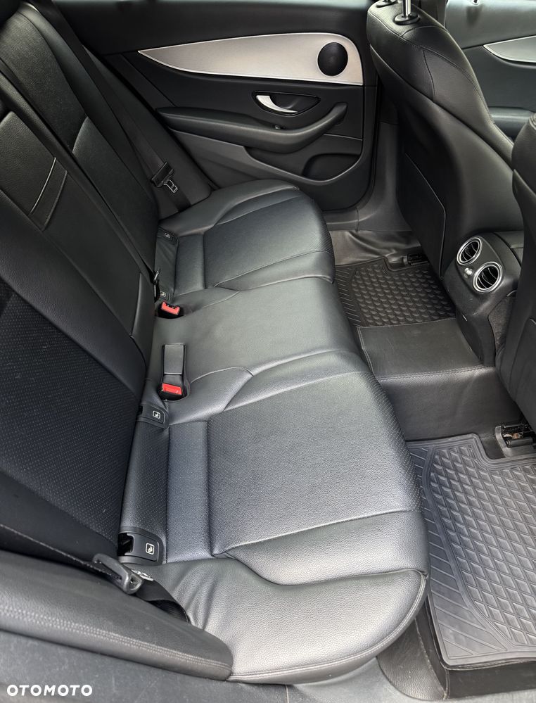 Mercedes-Benz Klasa E 220 d 4Matic T 9G-TRONIC Avantgarde - 13
