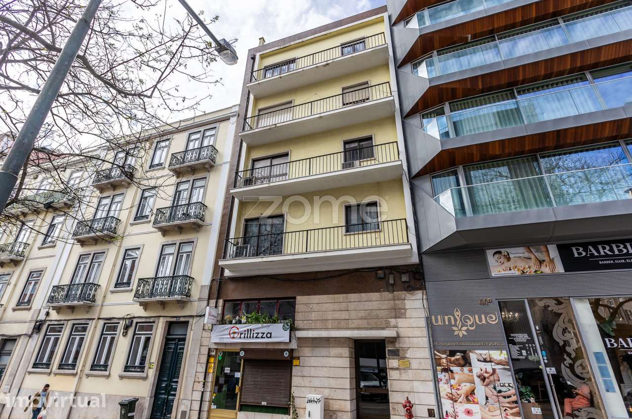 T2 Remodelado na Av. Duque de Loulé, junto ao Marquês de Pombal - Grande imagem: 4/27