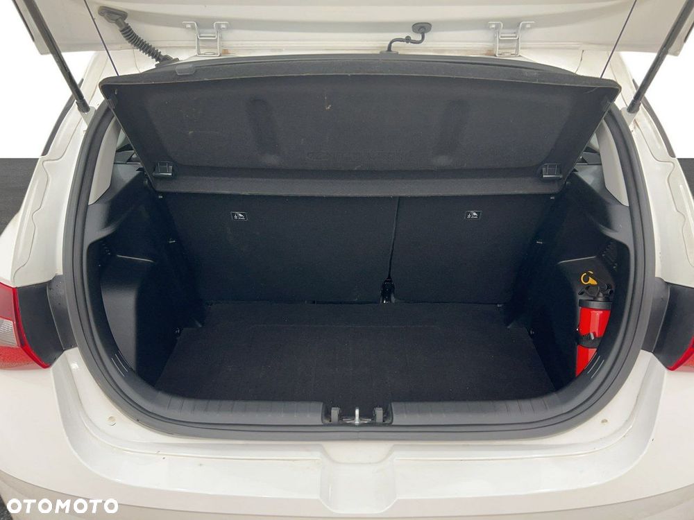 Hyundai i20 1.2 Pure - 11