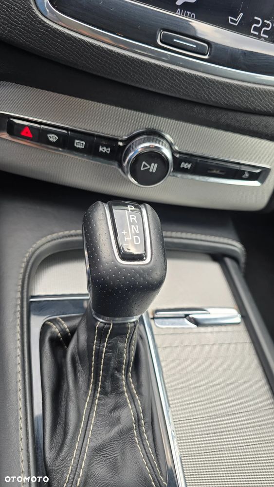 Volvo XC 90 D5 SCR AWD R-Design 7os - 17