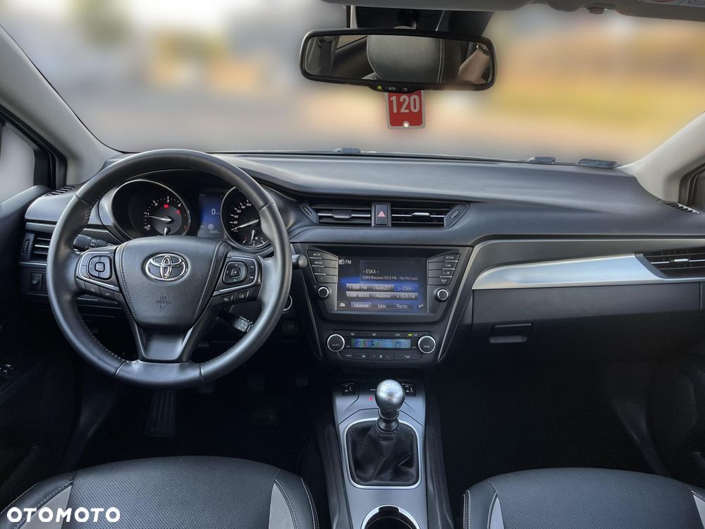 Toyota Avensis 2.0 D-4D Premium - 11