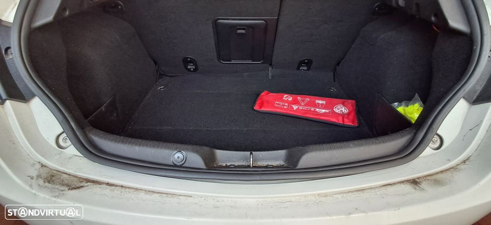 Alfa Romeo Giulietta 1.6 JTDm Distinctive - 13
