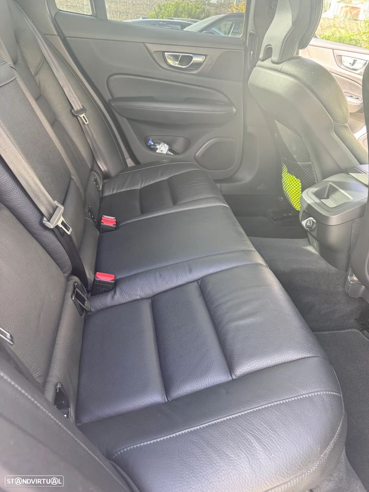 Volvo V60 2.0 D4 Momentum Geartronic - 9