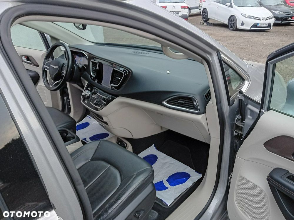 Chrysler Pacifica - 8