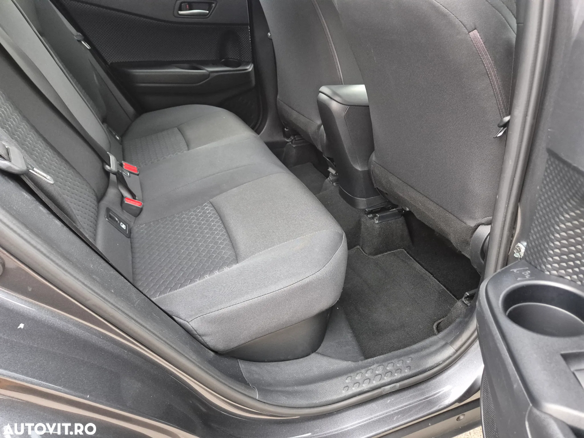 Toyota C-HR 1.8 Hybrid Business Edition - 24