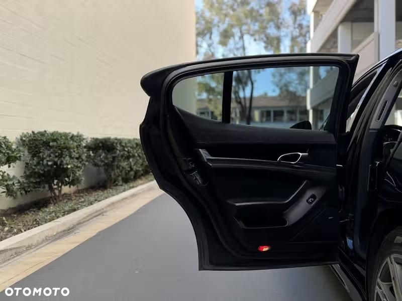 Porsche Panamera 4 PDK - 25