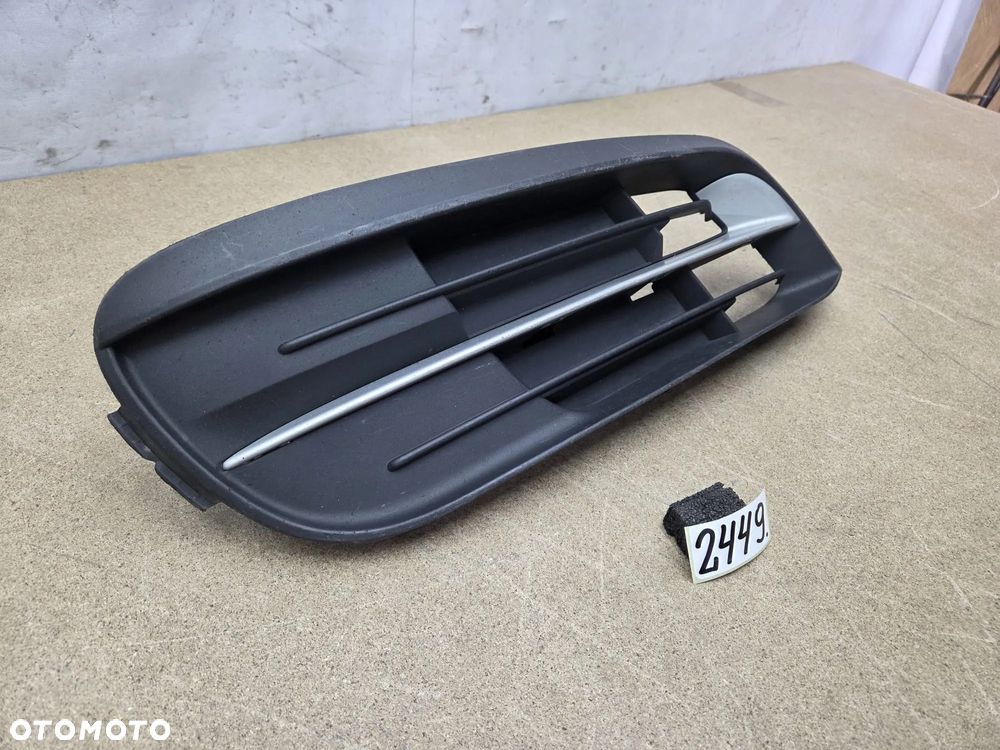 BMW 5 F10 F11 51117331728 kratka zderzaka przód prawy - 1