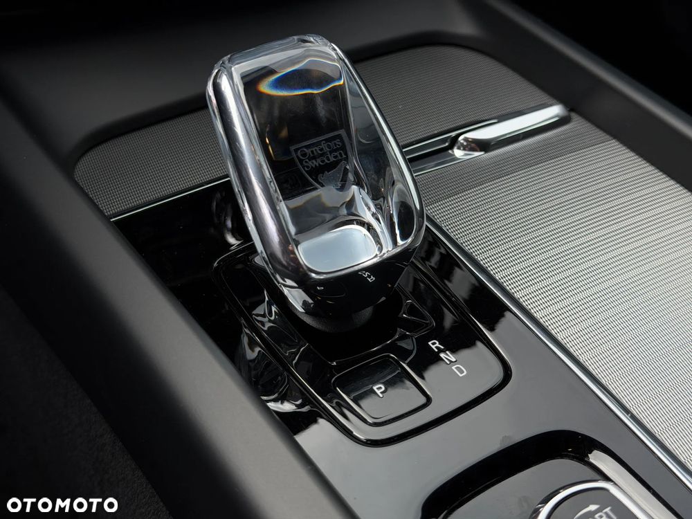 Volvo XC 60 B4 D Plus Dark - 22