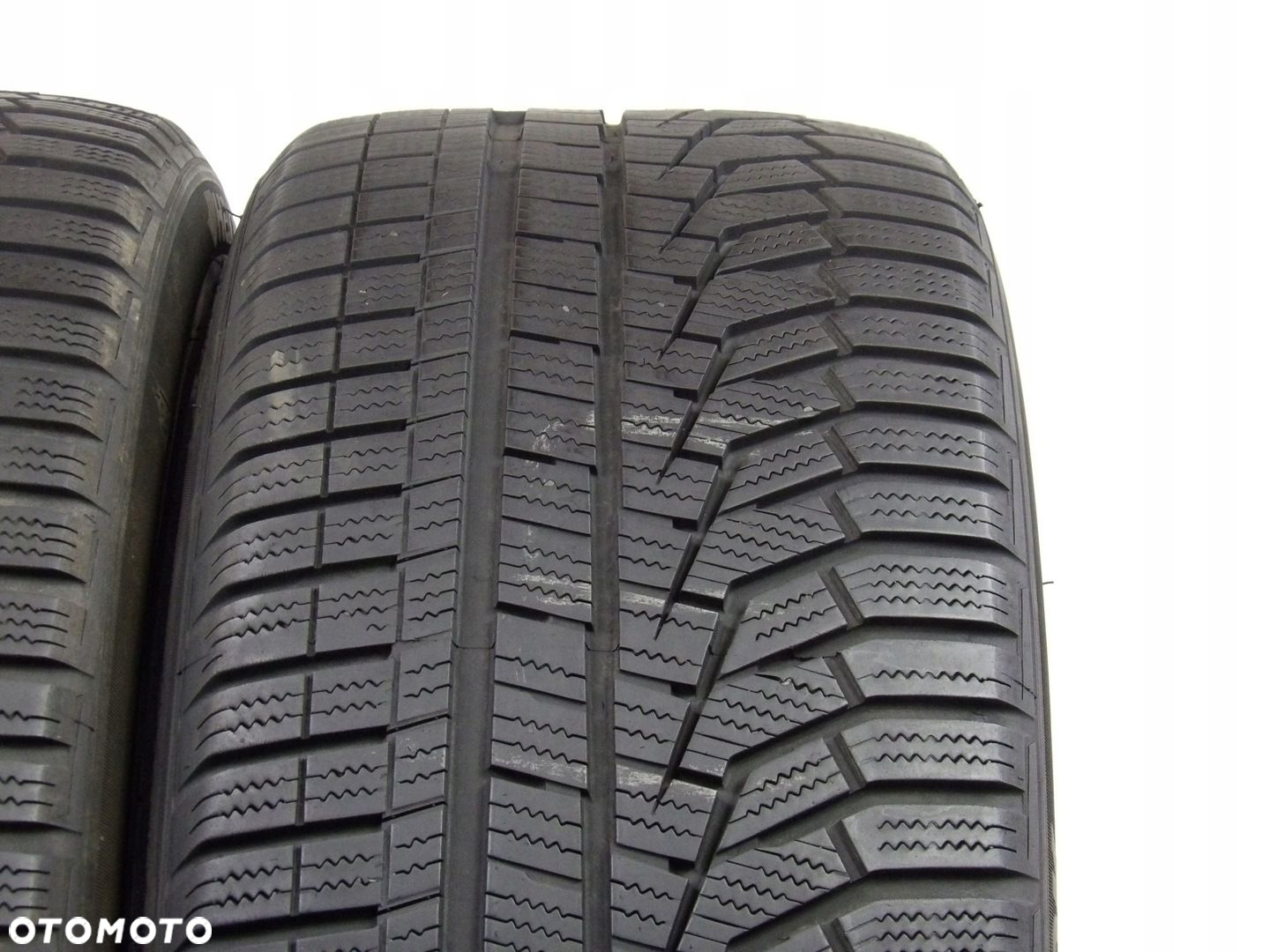 2X opony 235/45R19 HANKOOK WINTER ICEPT EVO 2 - 2