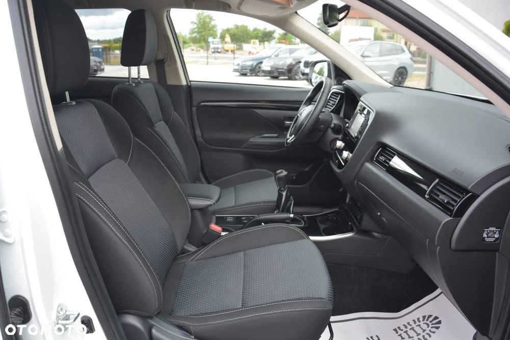 Mitsubishi Outlander - 19