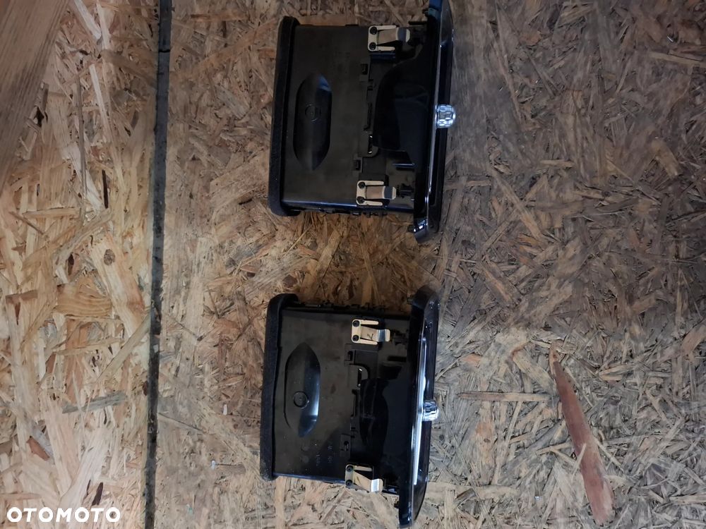 VOLVO XC40 kratka nawiewu wlot prawa lewa 31442626  31442625 - 2