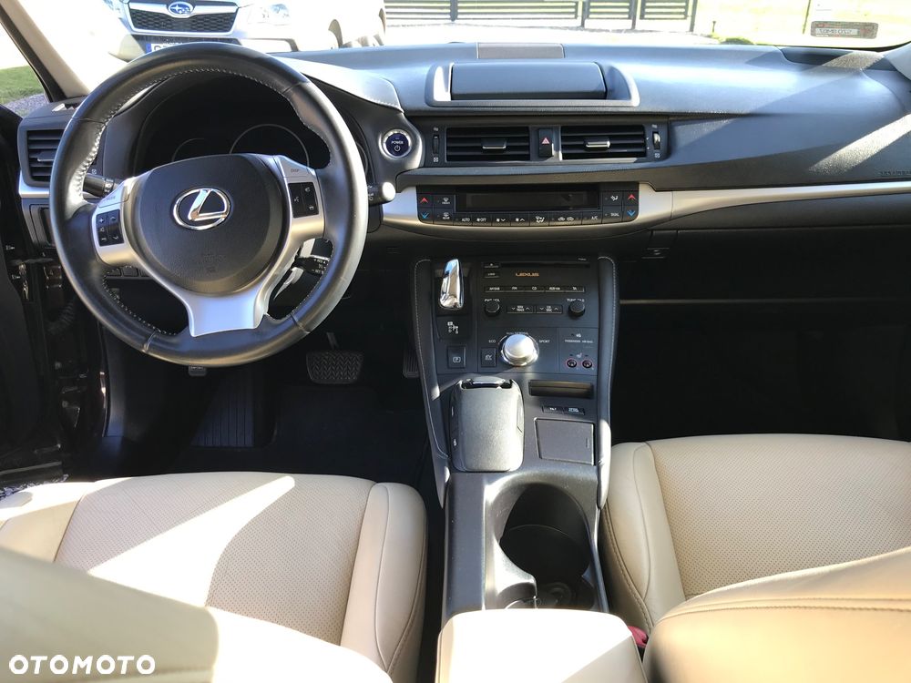 Lexus CT 200h Prestige - 11