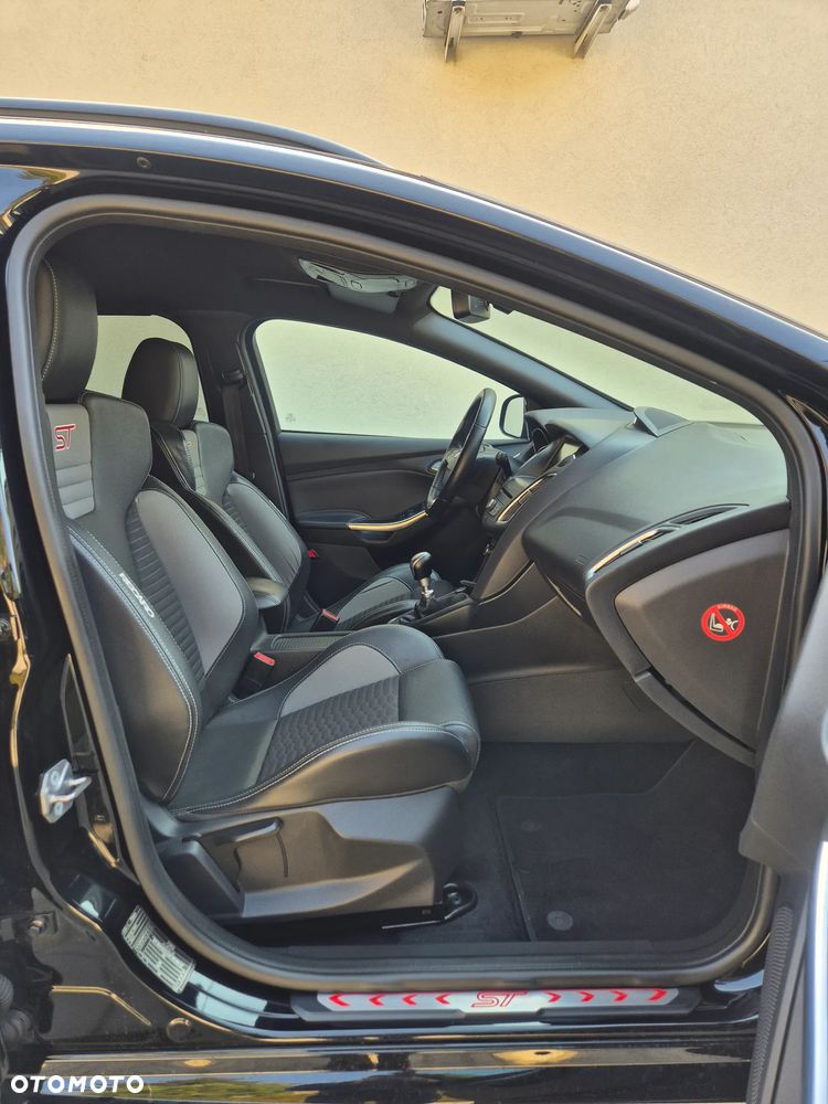 Ford Focus 2.0 TDCi ST mit Leder-Exclusiv-Paket - 10