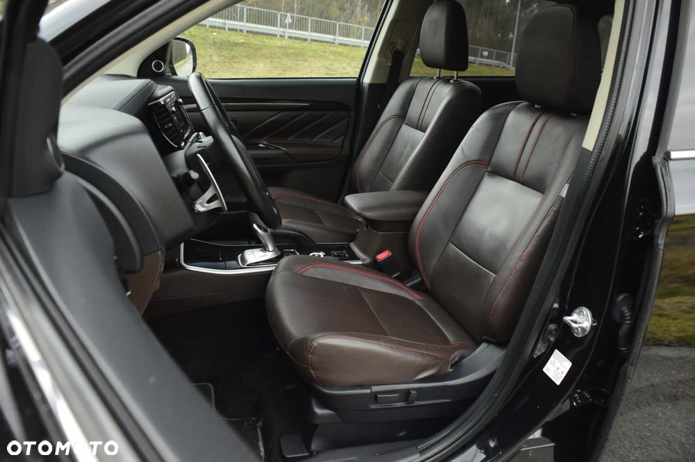 Mitsubishi Outlander 2.0 4WD Top - 28