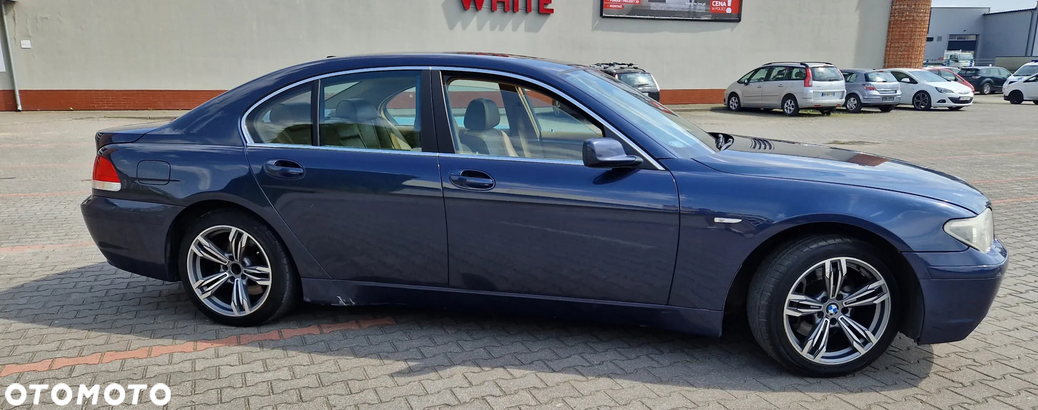 BMW Seria 7 745i - 11