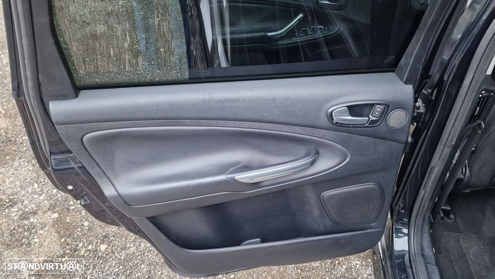 Ford S-Max 2.2 TDCi Titanium 7L - 24