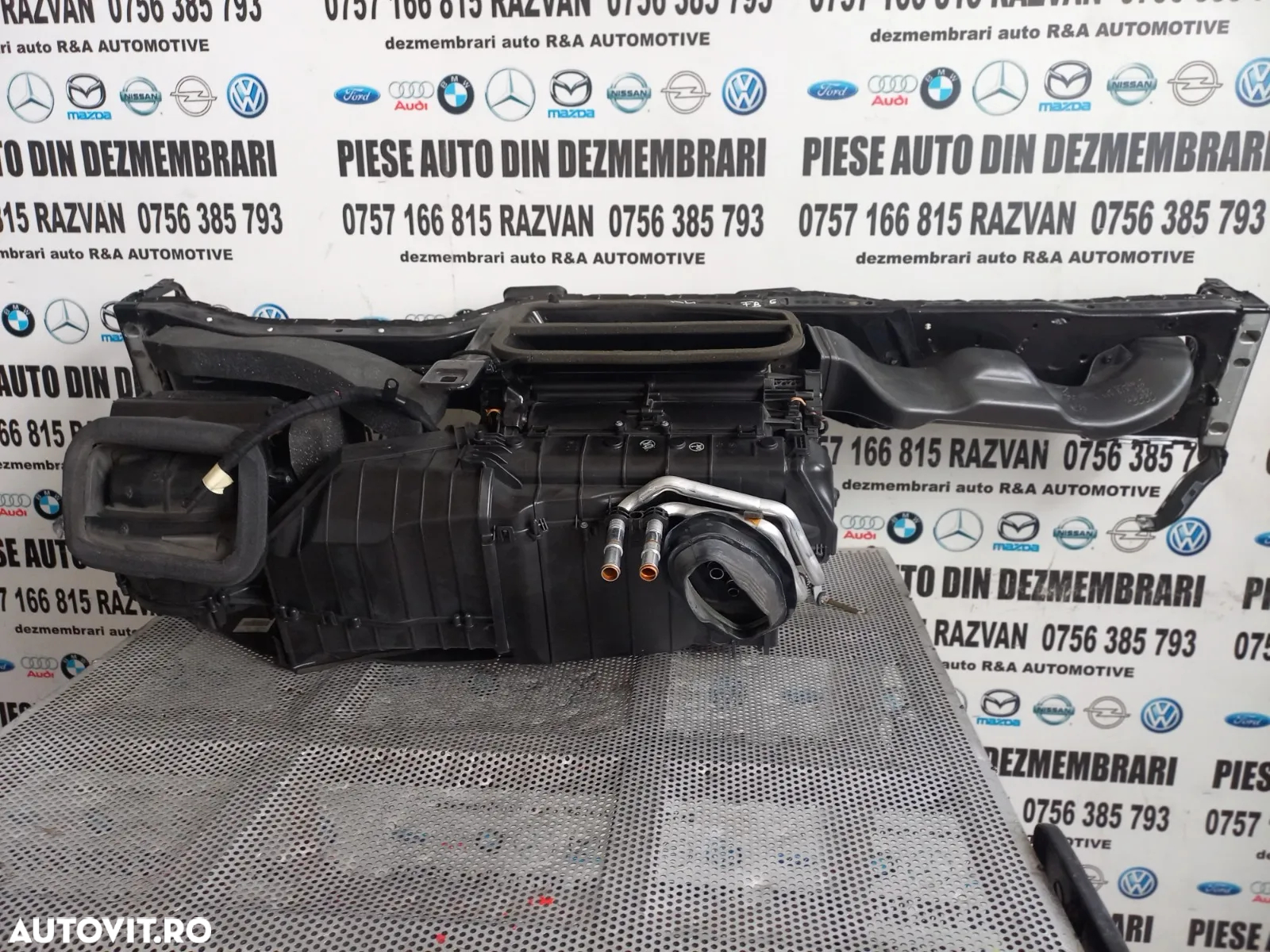 Carcasa Aeroterma Tulumba Traversa Armatura Bord Audi A8 4H D4 An 2010-2011-2012-2013-2014-2015-201 - 3