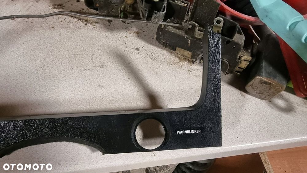 BMW 3 E21 OSŁONA PLASTIK ZAŚLEPKA POD LICZNIK PRZED LIFTEM - 2