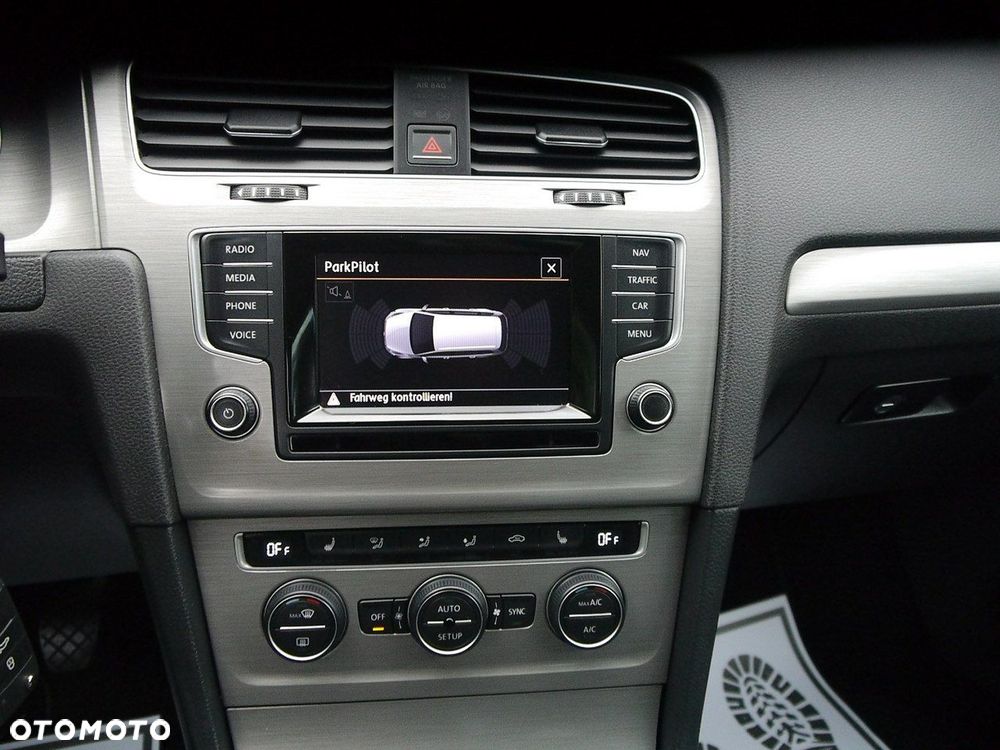 Volkswagen Golf 1.6 TDI BlueMotion Technology Comfortline - 17