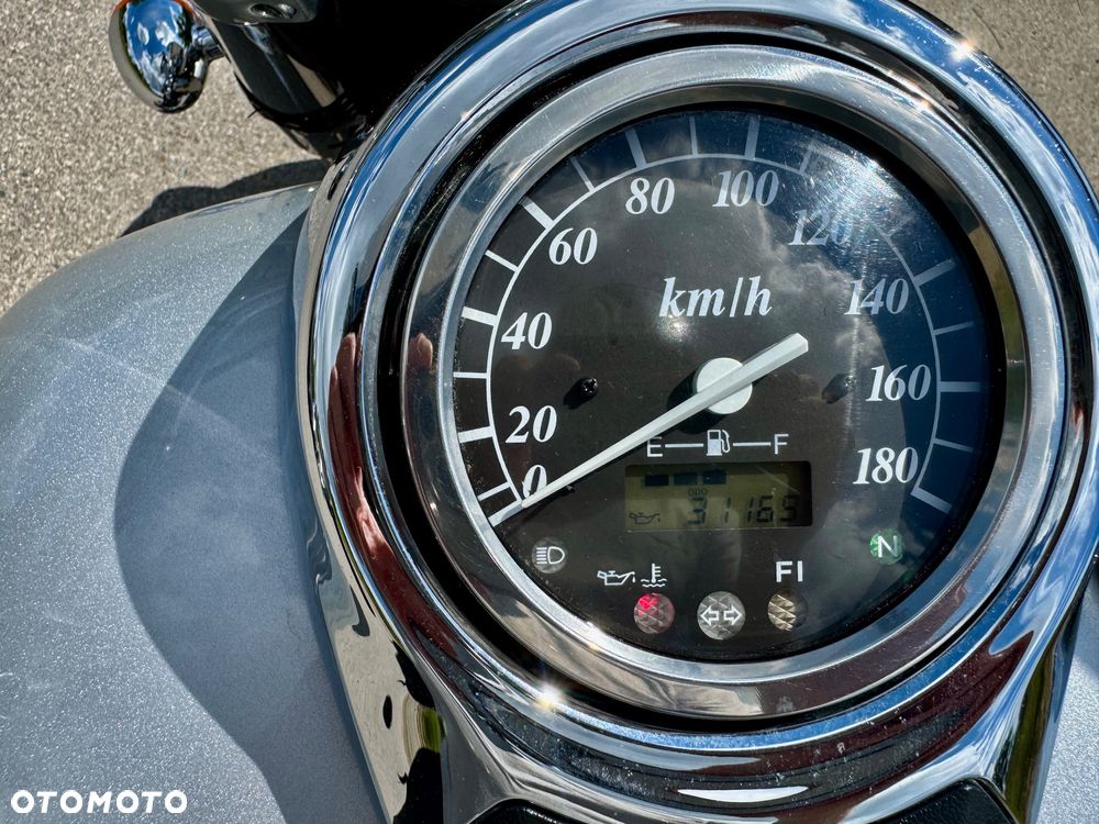 Suzuki Intruder - 11
