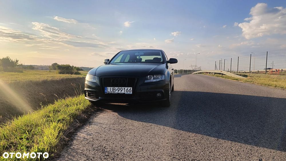 Audi A4 Limousine - 1