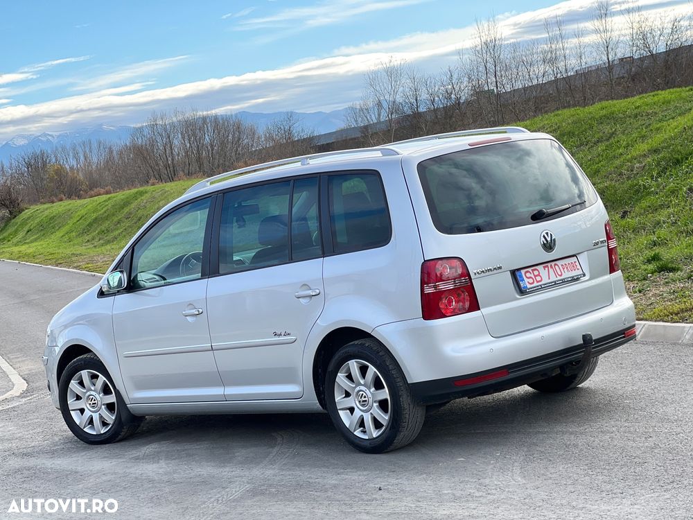 Volkswagen Touran 2.0 TDI DPF BlueMotion Technology Highline - 6