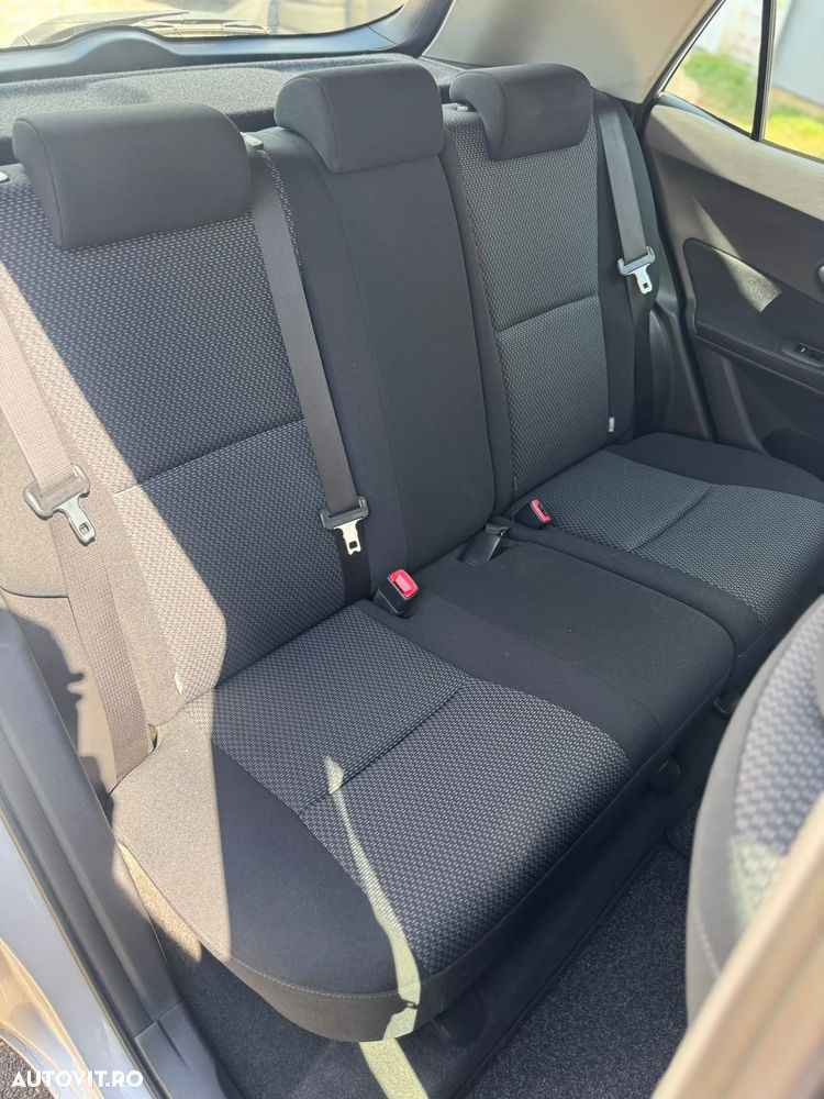 Toyota Auris 2.0 D-4D DPF Sol - 38