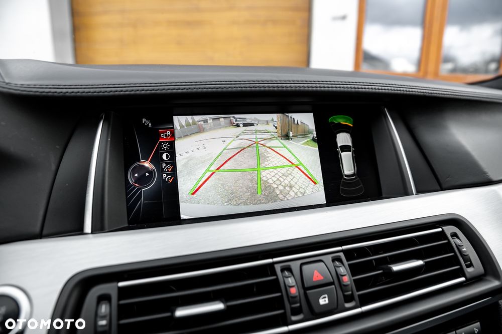 BMW Seria 5 M550d xDrive - 29