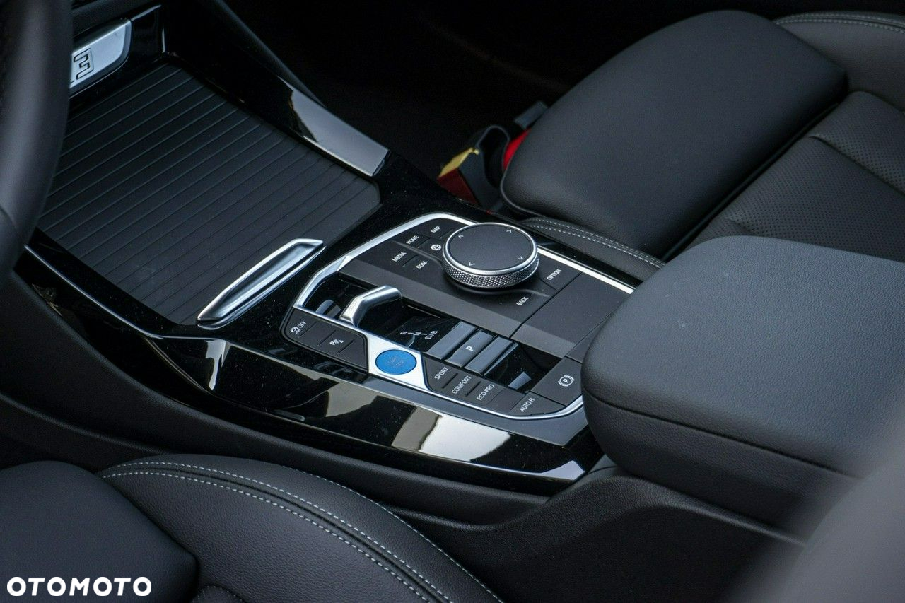 BMW iX3 - 12