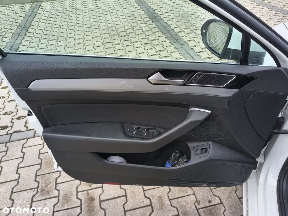 Volkswagen Passat - 15
