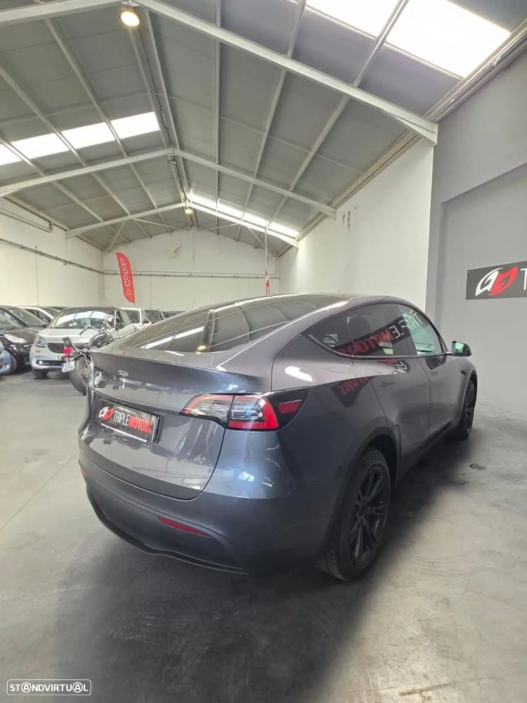 Tesla Model Y Long Range Dual Motor AWD - 13