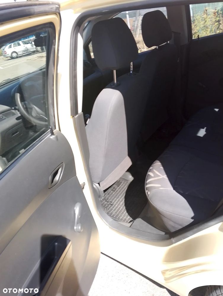 Chevrolet Spark - 21