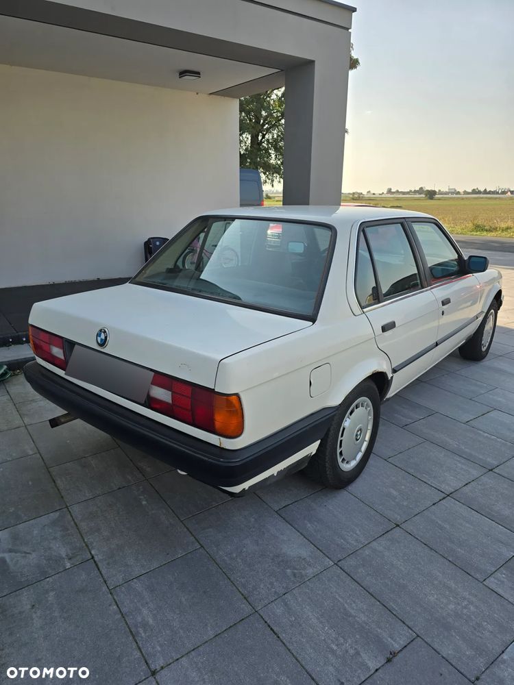 BMW Seria 3 318i - 3