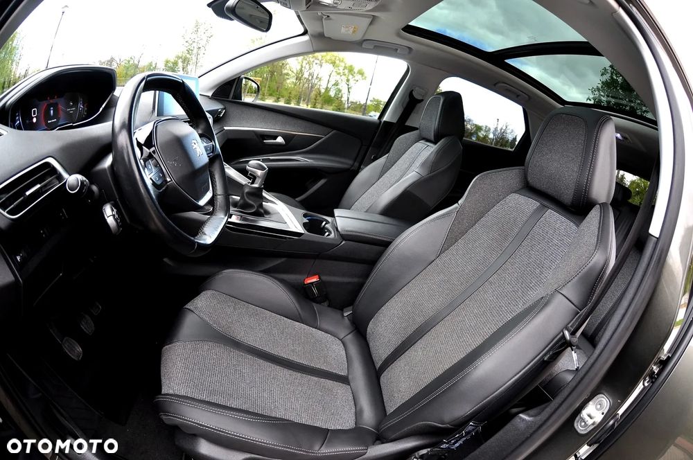 Peugeot 3008 1.2 PureTech Allure S&S - 17