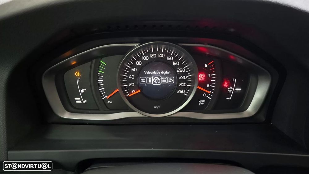 Volvo V60 Cross Country 2.0 D3 Momentum - 23