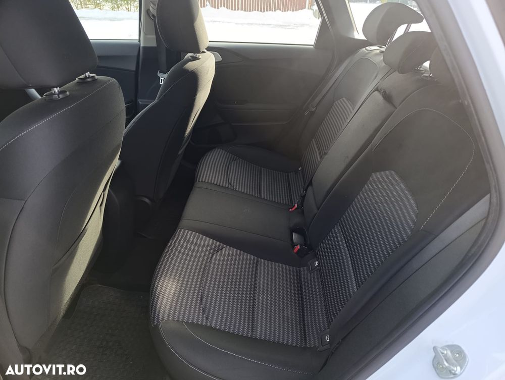 Kia Ceed - 9