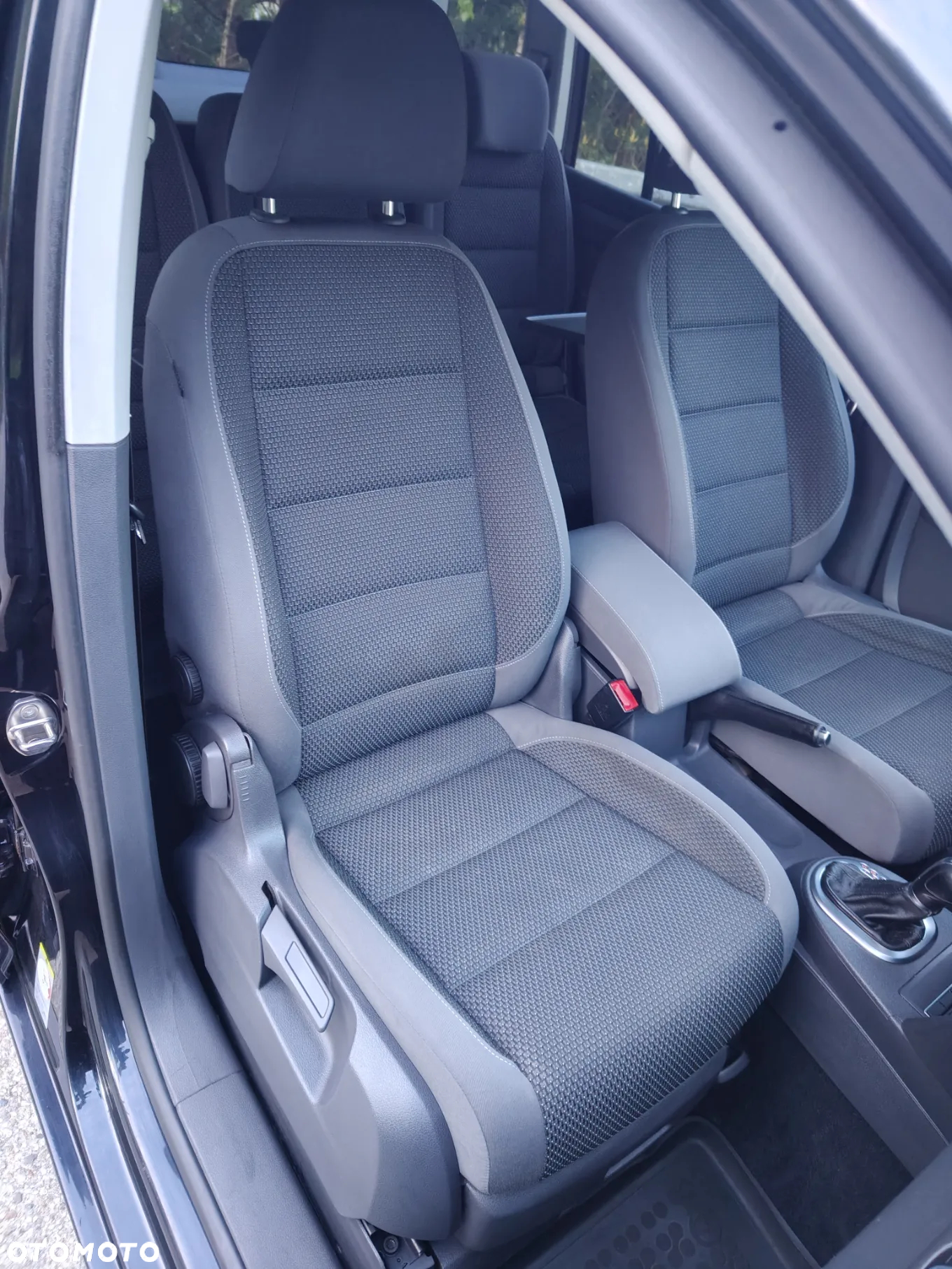 Volkswagen Touran 2.0 TDI DPF BlueMotion Technology DSG Comfortline - 14