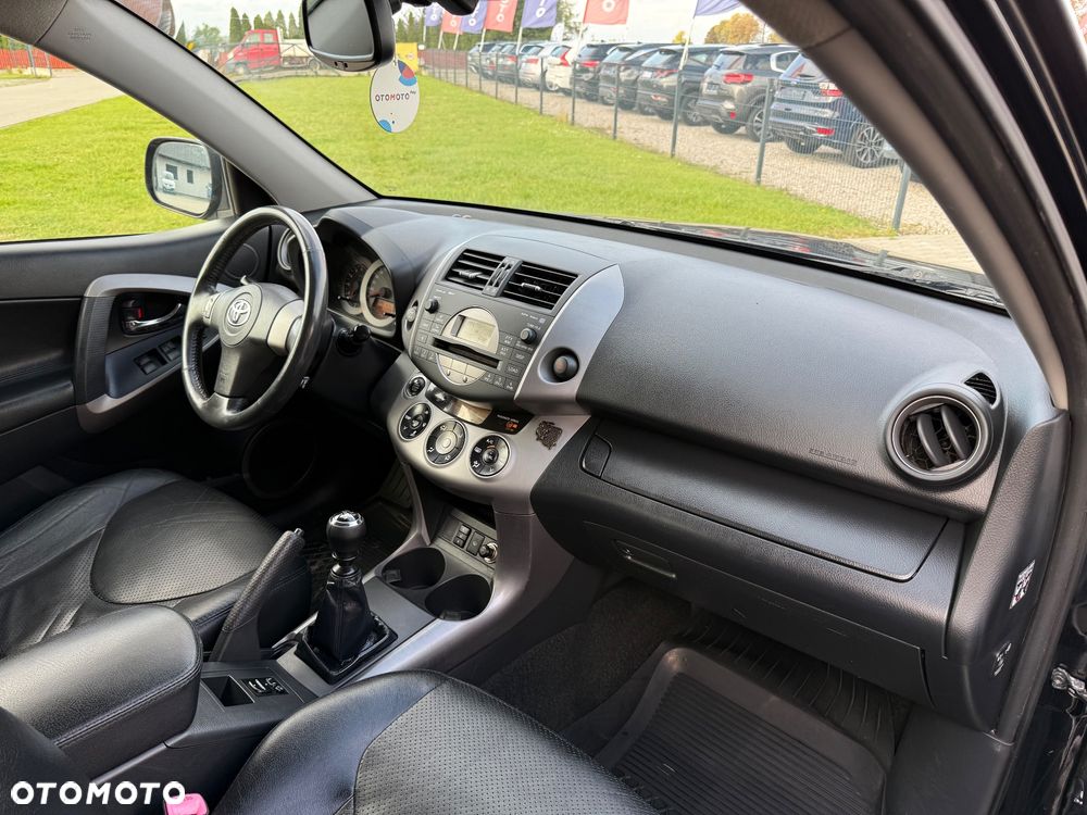 Toyota RAV4 2.2 D-4D Sol - 17