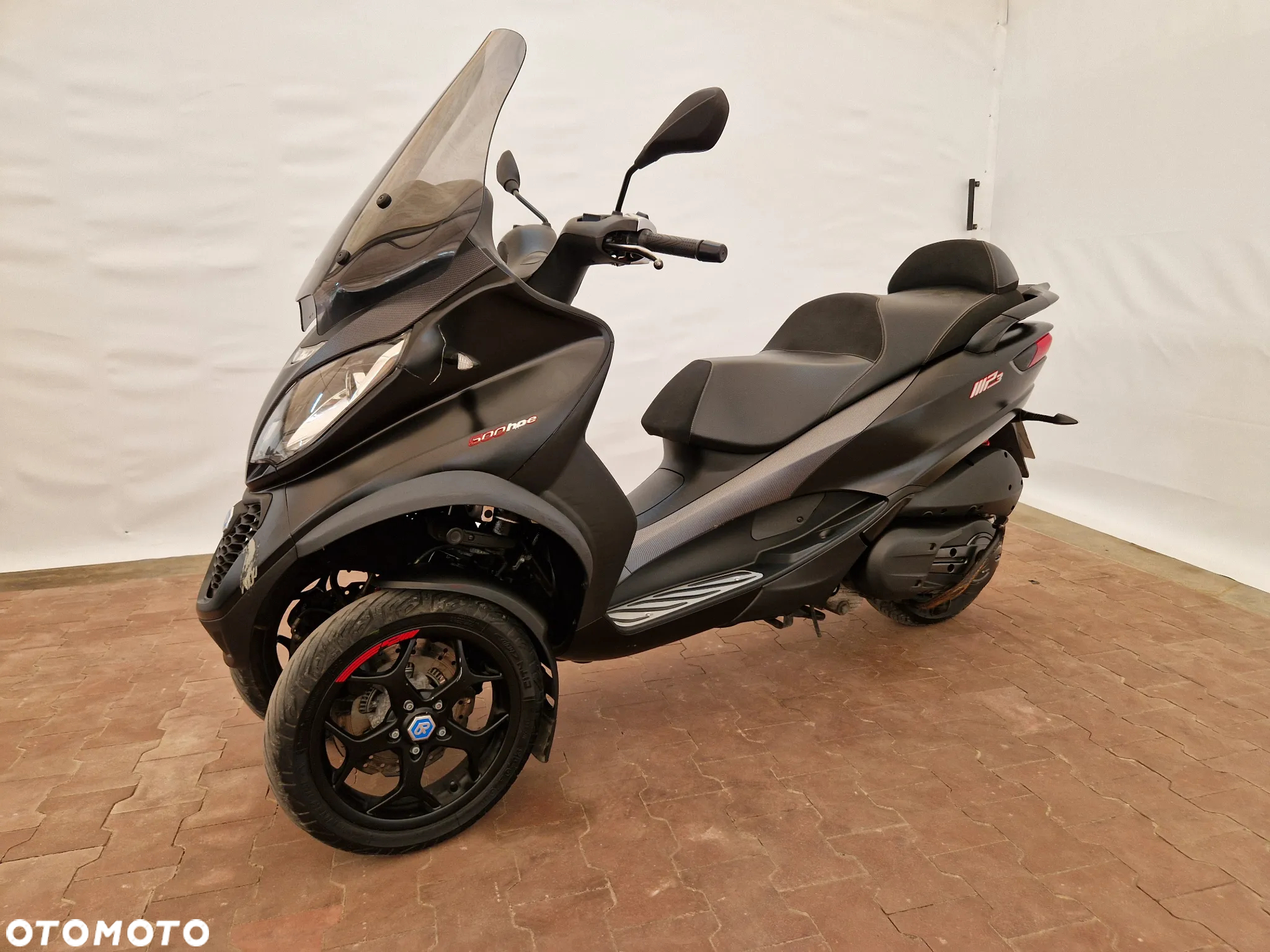 Piaggio MP-3 - 4