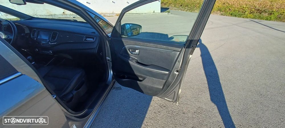 Kia Carens 1.7 CRDi ISG TX - 23