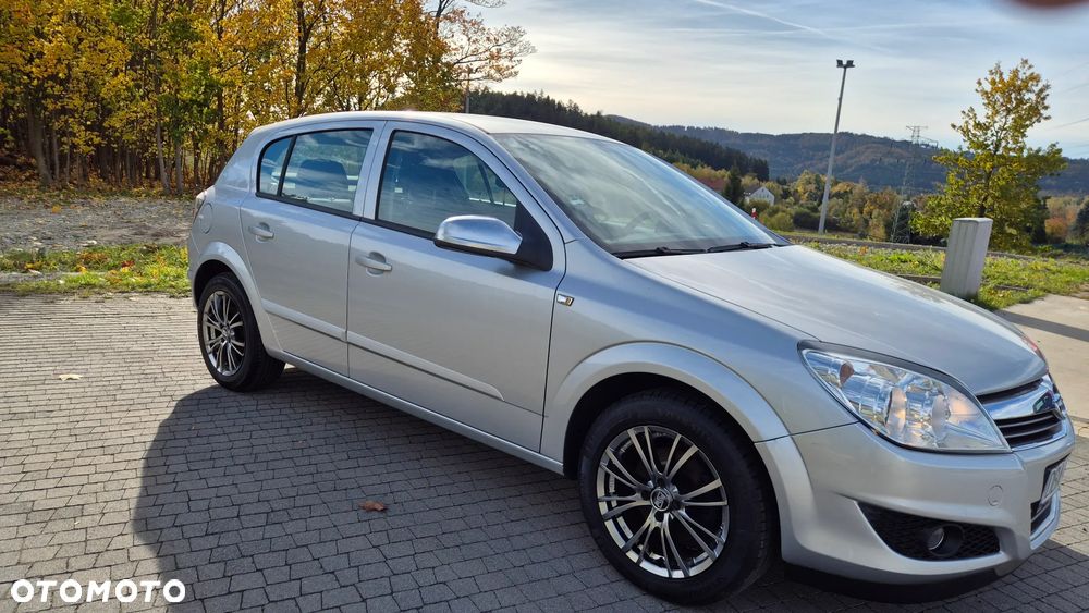 Opel Astra 2008 photo 2