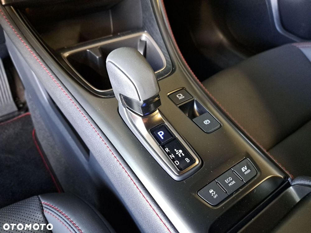 Lexus LBX 1.5 Hybrid Emotion - 27