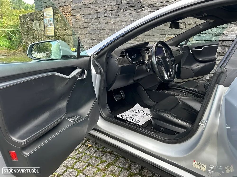 Tesla Model S - 9